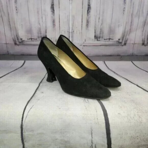 Yves Saint Laurent Suede Pumps - Picture 4 of 7